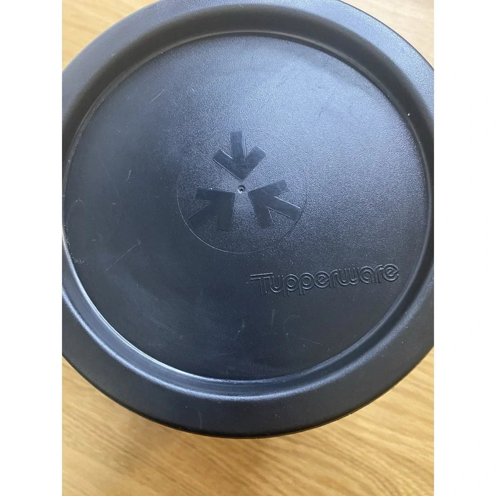 Tupperware 6